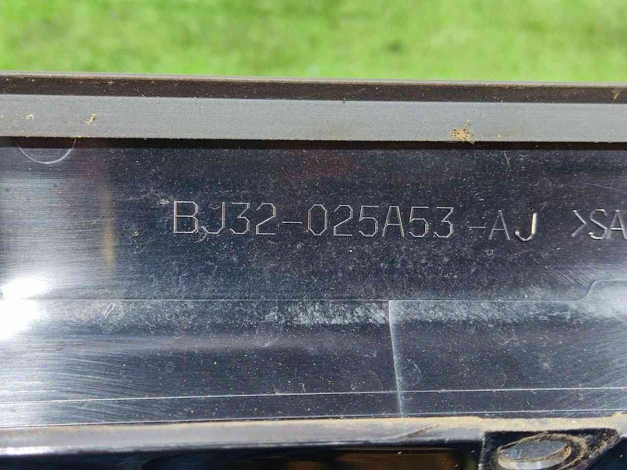 LR077218 Windshield pillar trim left Range Rover Evoque L538 (2012-2018) Used cost 25 € in stock 1 pcs.