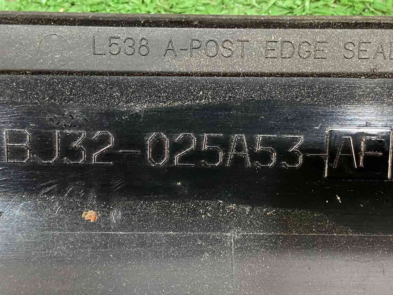 LR077218 Windshield pillar trim left Range Rover Evoque L538 (2012-2018) Used cost 25 € in stock 1 pcs.