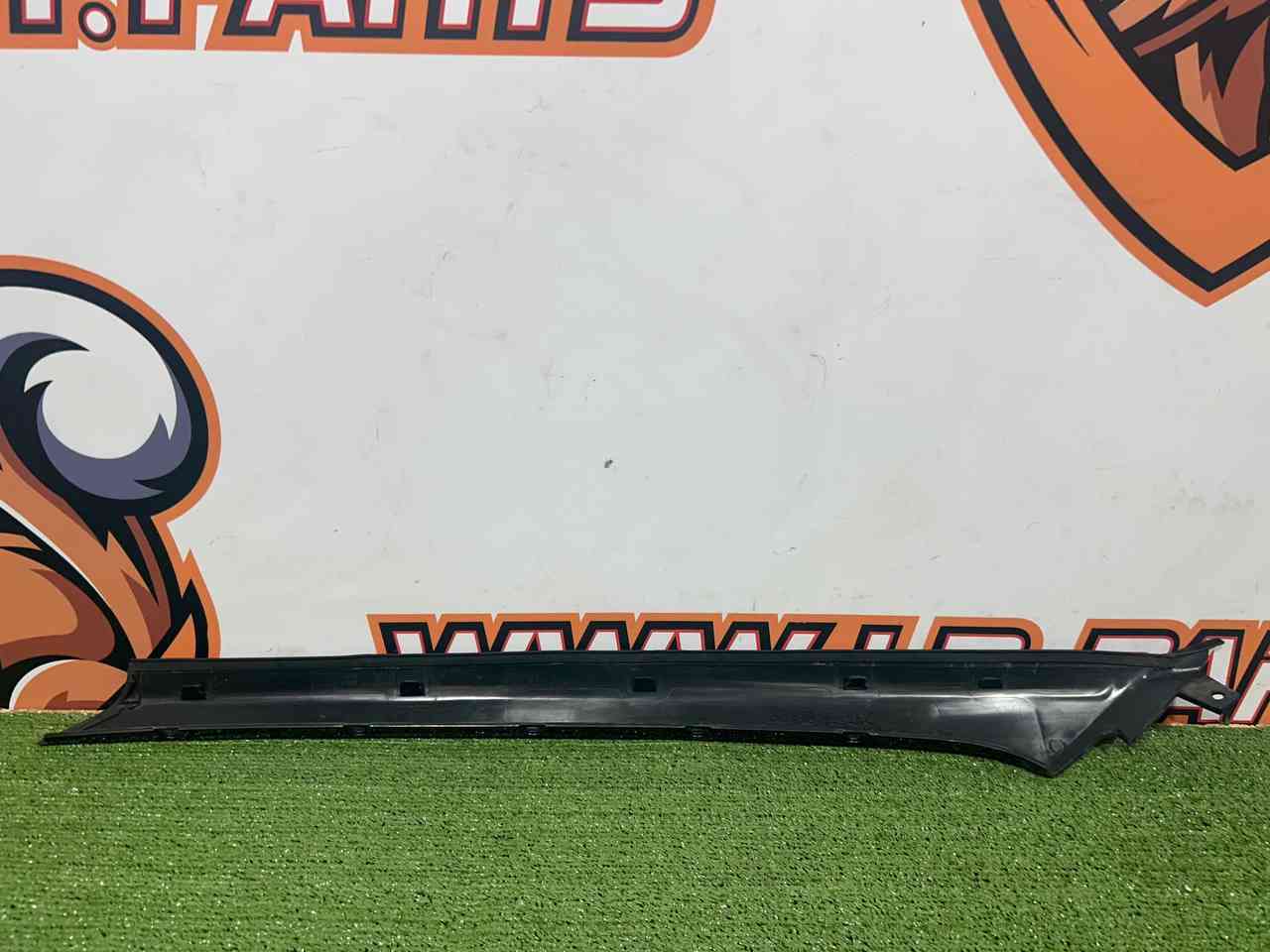 LR077218 Windshield pillar trim left Range Rover Evoque L538 (2012-2018) Used cost 25 € in stock 1 pcs.