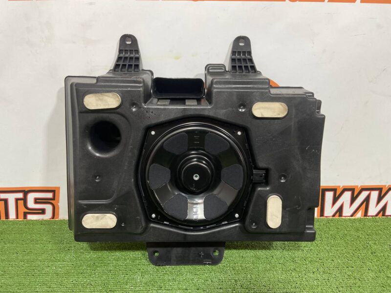 LR081969 Subwoofer Range Rover Evoque L538 (2012-2018) Used cost 150 € in stock 2 pcs.