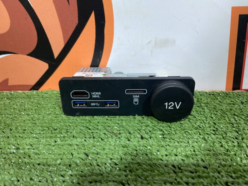 LR087366 USB+SIM+HDMI connector for audio system Land Rover Discovery 5 L462 (2017-) Used - Image 24