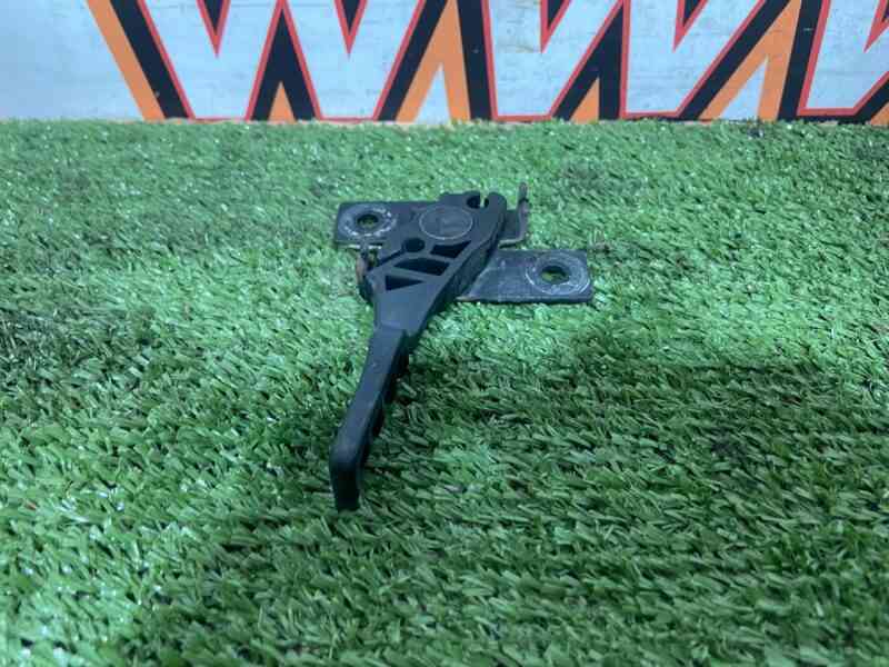 LR093224 Hood release handle under the hood Range Rover Velar L560 (2018-) Used - Image 17