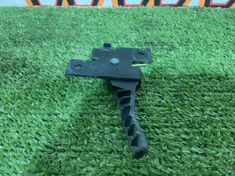 LR093224 Hood release handle under the hood Range Rover Velar L560 (2018-) Used - Image 18