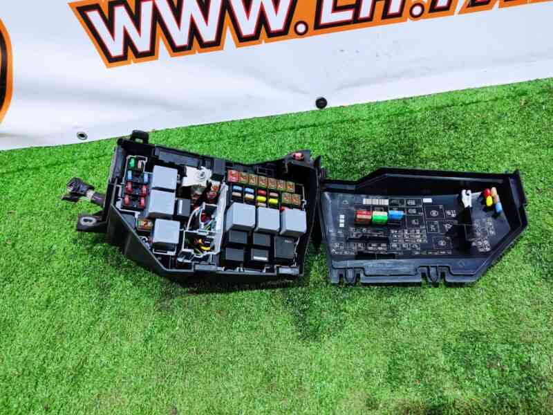 LR094262 Used Range Rover Evoque L538 engine compartment fuse box (2012-2018) cost 250 € in stock 1 pcs.