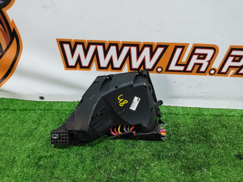 LR094262 Used Range Rover Evoque L538 engine compartment fuse box (2012-2018) cost 250 € in stock 1 pcs.