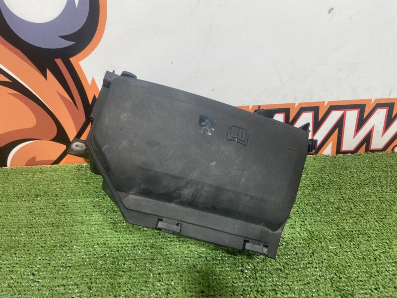 LR094262 Used Range Rover Evoque L538 engine compartment fuse box (2012-2018) cost 250 € in stock 1 pcs.