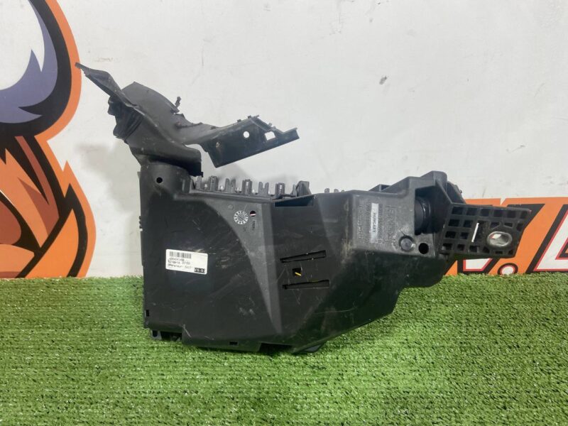 LR094262 Used Range Rover Evoque L538 engine compartment fuse box (2012-2018) cost 250 € in stock 1 pcs.