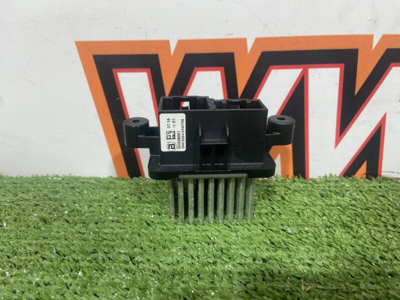 LR094345 Heater resistor Land Rover Discovery Sport L550 (2015-) Used cost 250 € in stock 1 pcs.