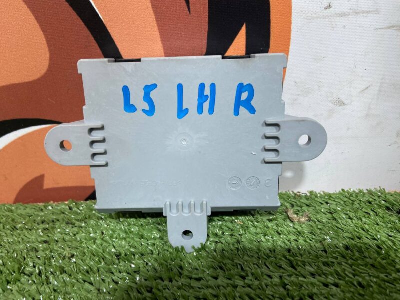 LR106147 Rear passenger door control unit Range Rover Velar L560 (2018-) USED cost 50 € in stock 2 pcs.
