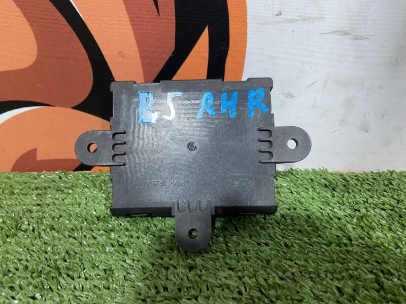LR106148 Driver's side rear door control unit Range Rover Velar L560 (2018-) USED cost 50 € in stock 2 pcs.