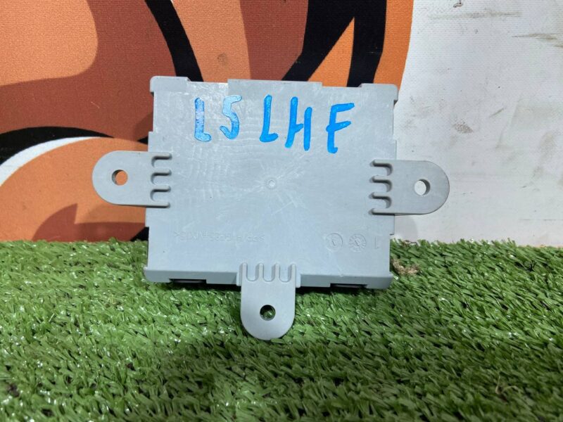 LR106149 Front passenger door control unit Range Rover Velar L560 (2018-) USED cost 70 € in stock 2 pcs.