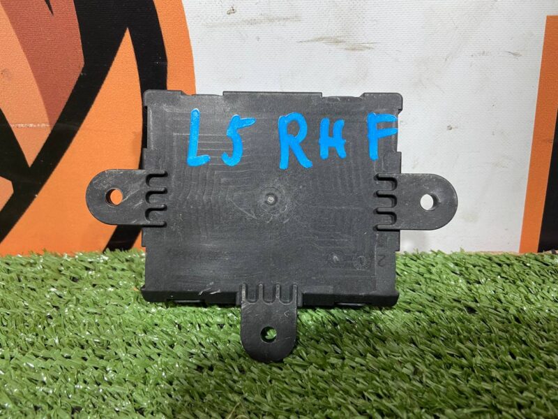 LR106150 Driver's door control unit Range Rover Velar L560 (2018-) Used cost 50 € in stock 2 pcs.