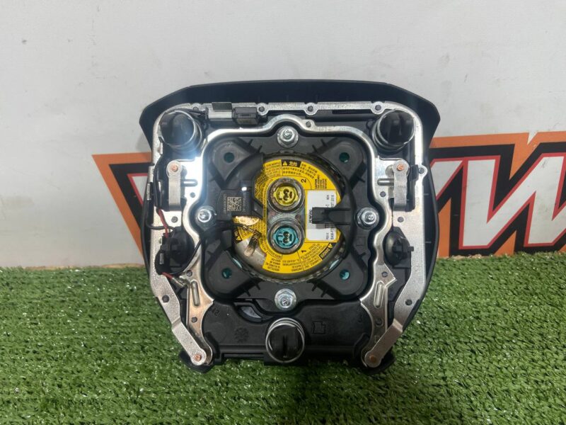 LR114055 Airbag in the steering wheel Range Rover Evoque L538 (2012-2018) Used cost 200 € in stock 1 pcs.