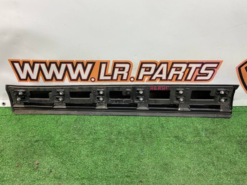 LR116796 Front right door molding Land Rover Discovery Sport L550 (2015-) Used cost 60 € in stock 1 pcs.