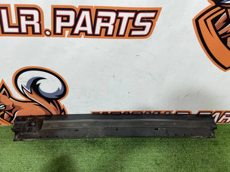 LR123919 Front Bumper Reinforcement Range Rover Velar L560 (2018-) Used - Image 22