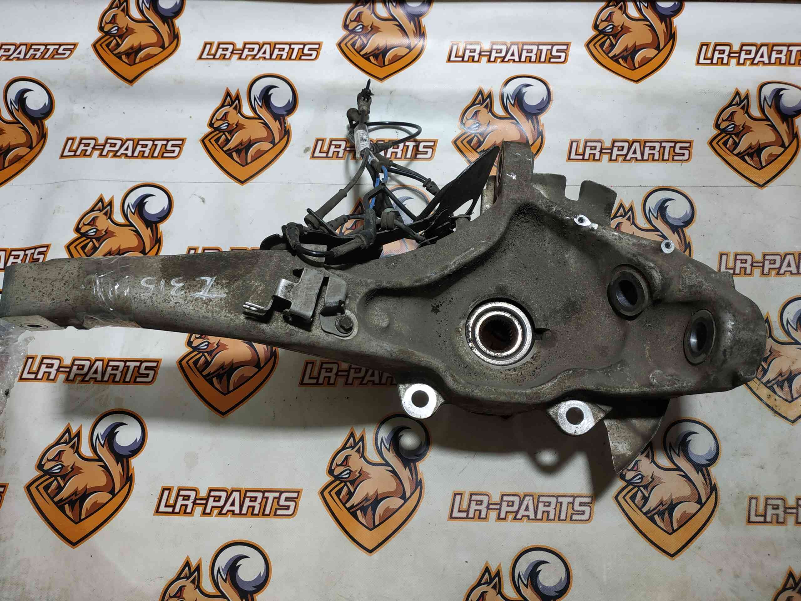 LR146347 Front left swivel knuckle (hub) Range Rover Sport L494 (2014-2022) used cost 460 € in stock 1 pcs.