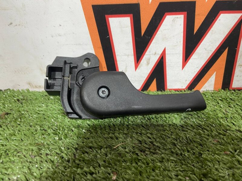 T2H2998 Bonnet Release Handle Jaguar E-Pace X540 (2017-) Used cost 12 € in stock 3 pcs.
