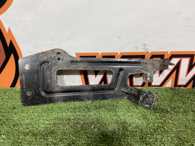 T4A11753 Rear bumper bracket left Jaguar F-Pace X761 (2017-) Used cost 10 € in stock 1 pcs.