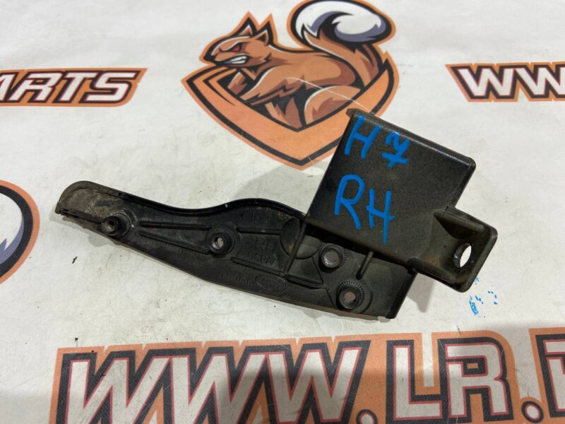 T4A15483 Right wing mounting bracket Jaguar F-Pace X761 (2017-) Used cost 40 € in stock 3 pcs.