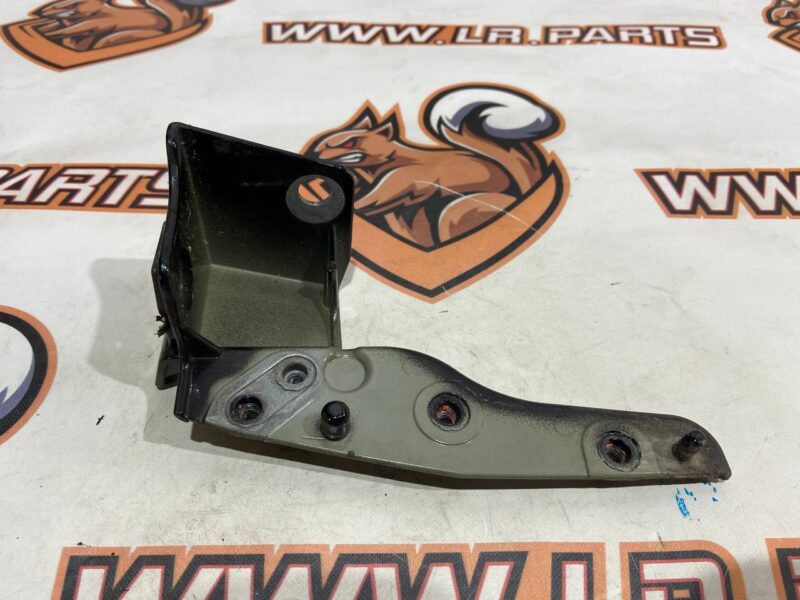 T4A15483 Right wing mounting bracket Jaguar F-Pace X761 (2017-) Used cost 40 € in stock 3 pcs.