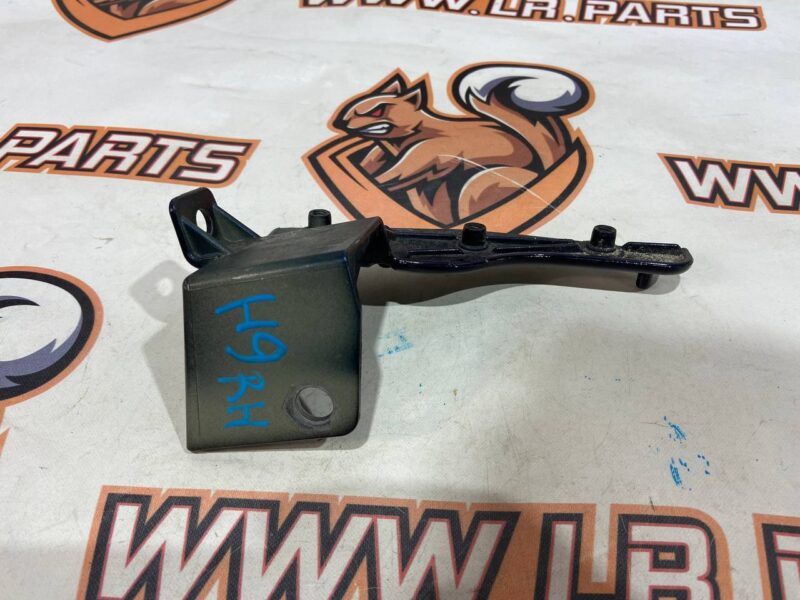 T4A15483 Right wing mounting bracket Jaguar F-Pace X761 (2017-) Used cost 40 € in stock 3 pcs.