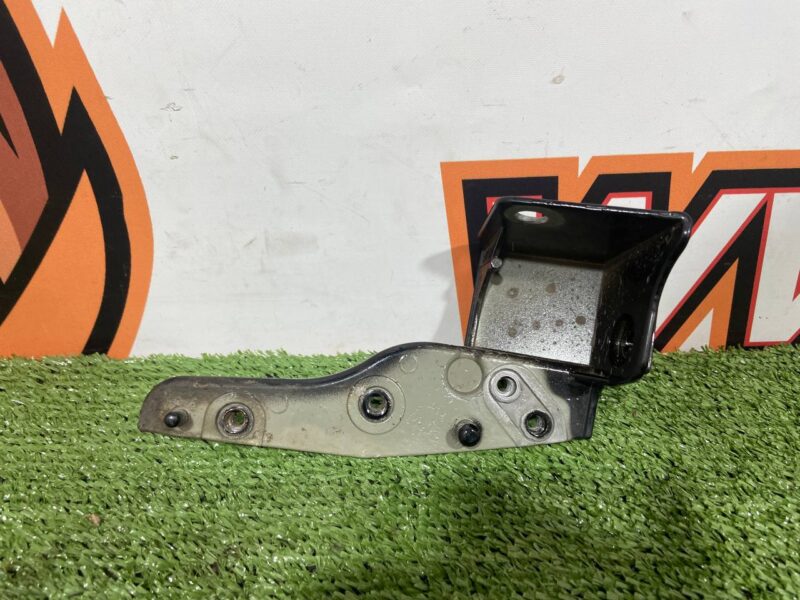 T4A15484 Wing bracket left Jaguar F-Pace X761 (2017-) USED - Image 15