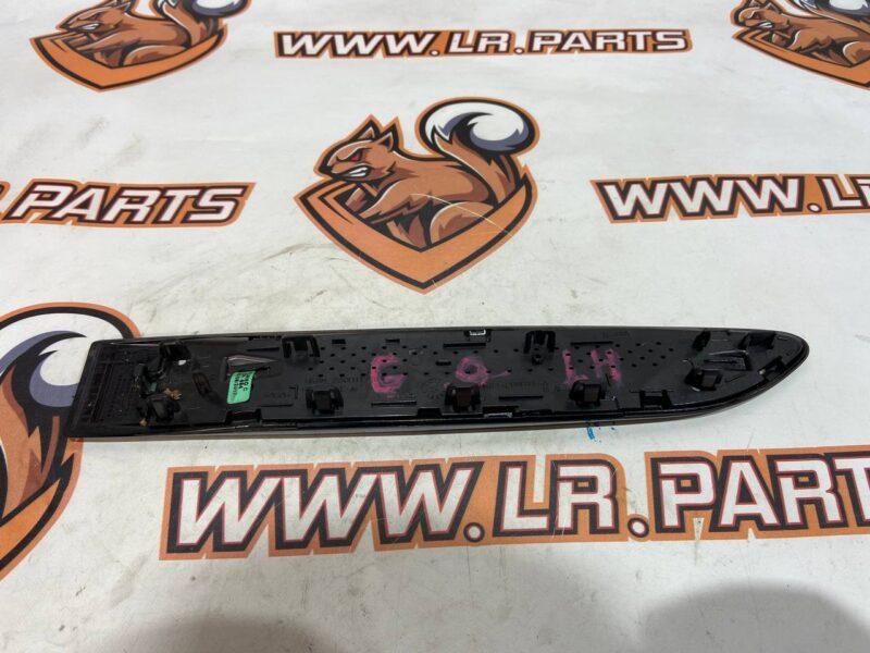 T4A27238 Fender grille left Jaguar F-Pace X761 (2017-) used cost 115 € in stock 3 pcs.