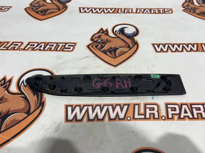 T4A30236 Wing molding right Jaguar F-Pace X761 (2017-) used cost 130 € in stock 1 pcs.