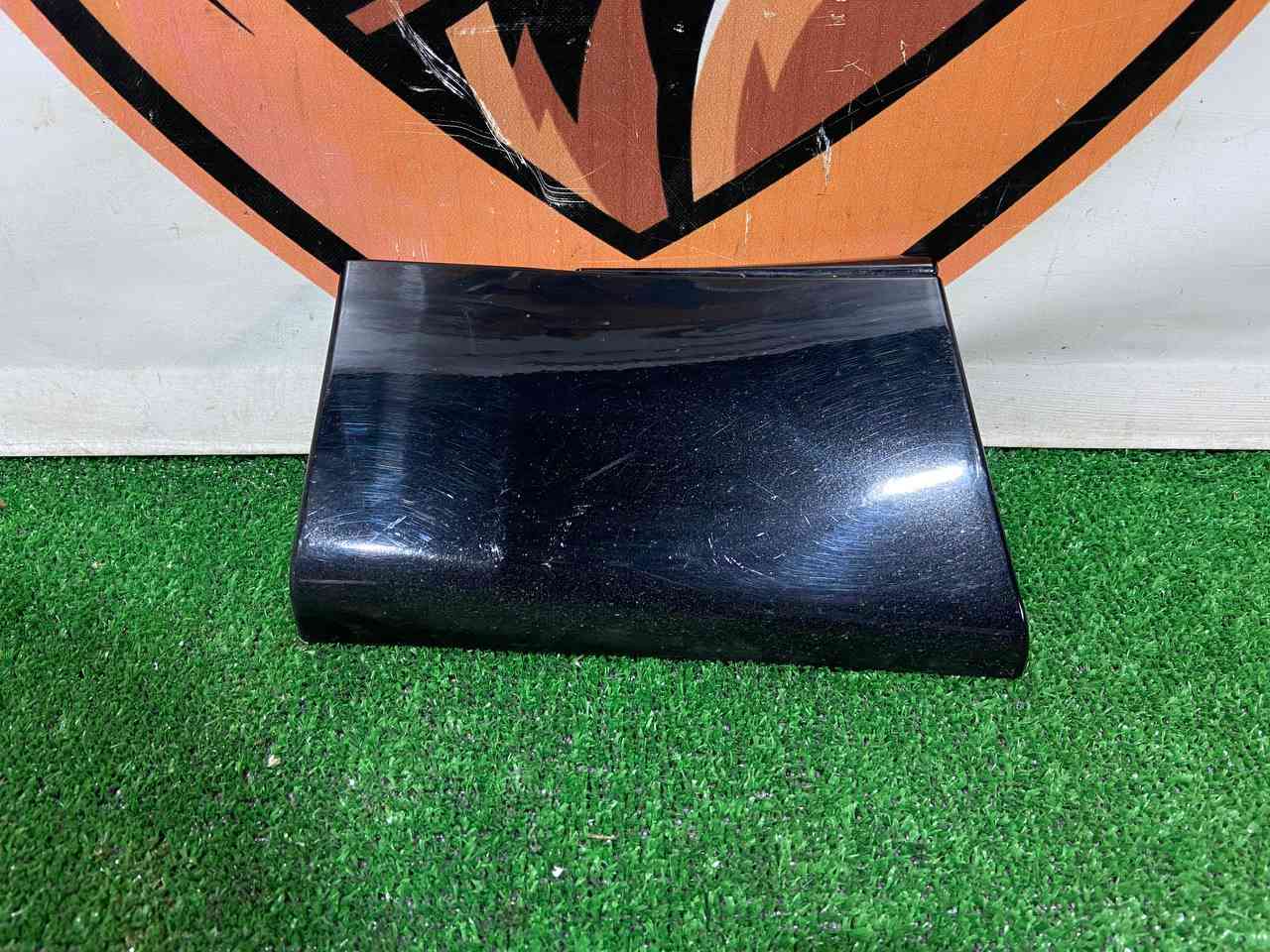 T4A3504LML Wing molding left lower Jaguar F-Pace X761 (2017-) Used cost 35 € in stock 1 pcs.