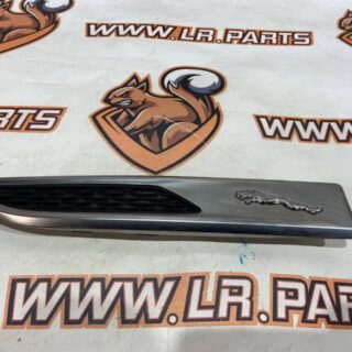 T4A46496 Left wing molding 2021- Jaguar F-Pace X761 (2017-) Used cost 125 € in stock 1 pcs.