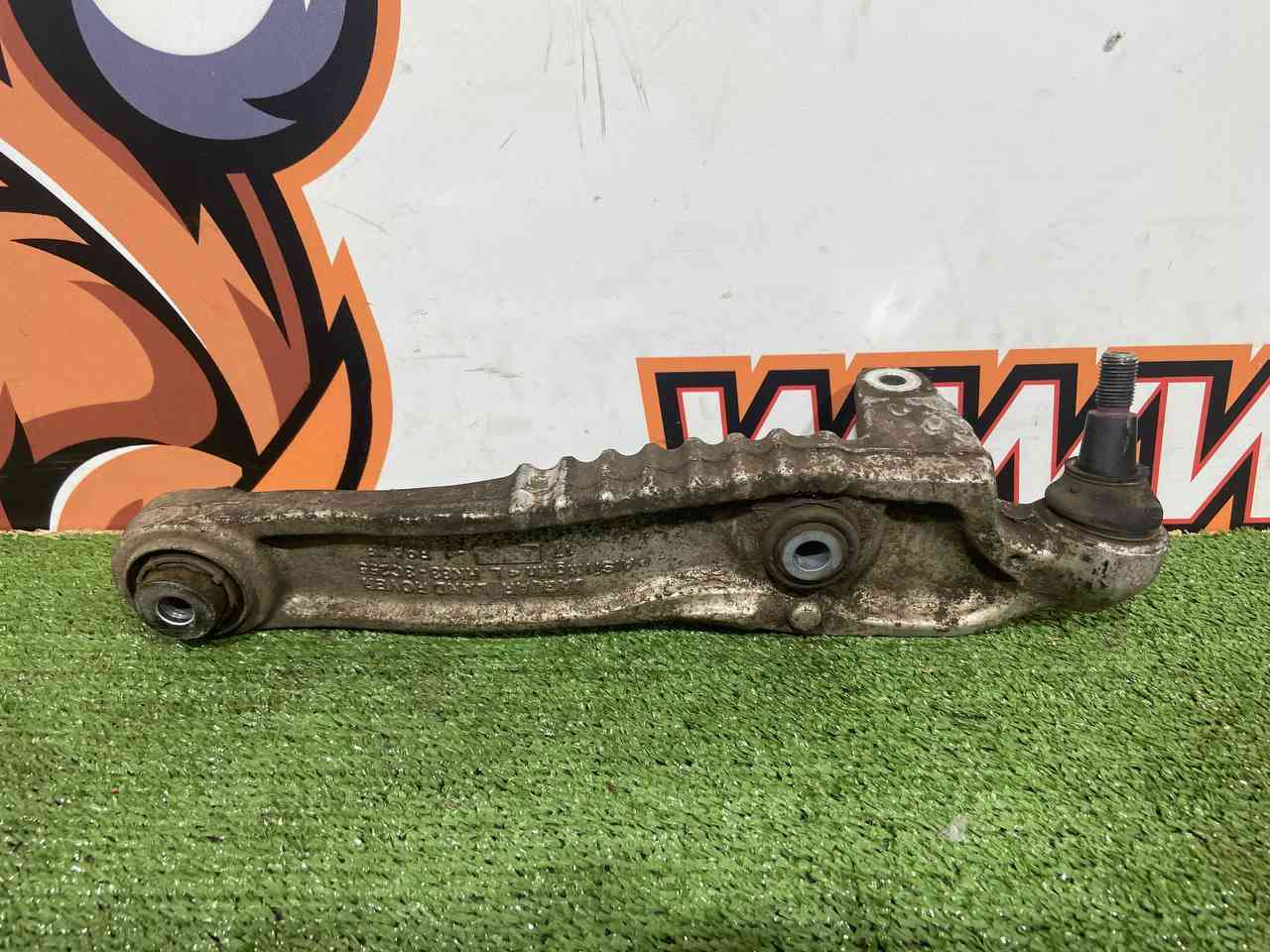T4A41757 Front left lower rear lever Jaguar F-Pace X761 (2017-) Used cost 150 € in stock 2 pcs.