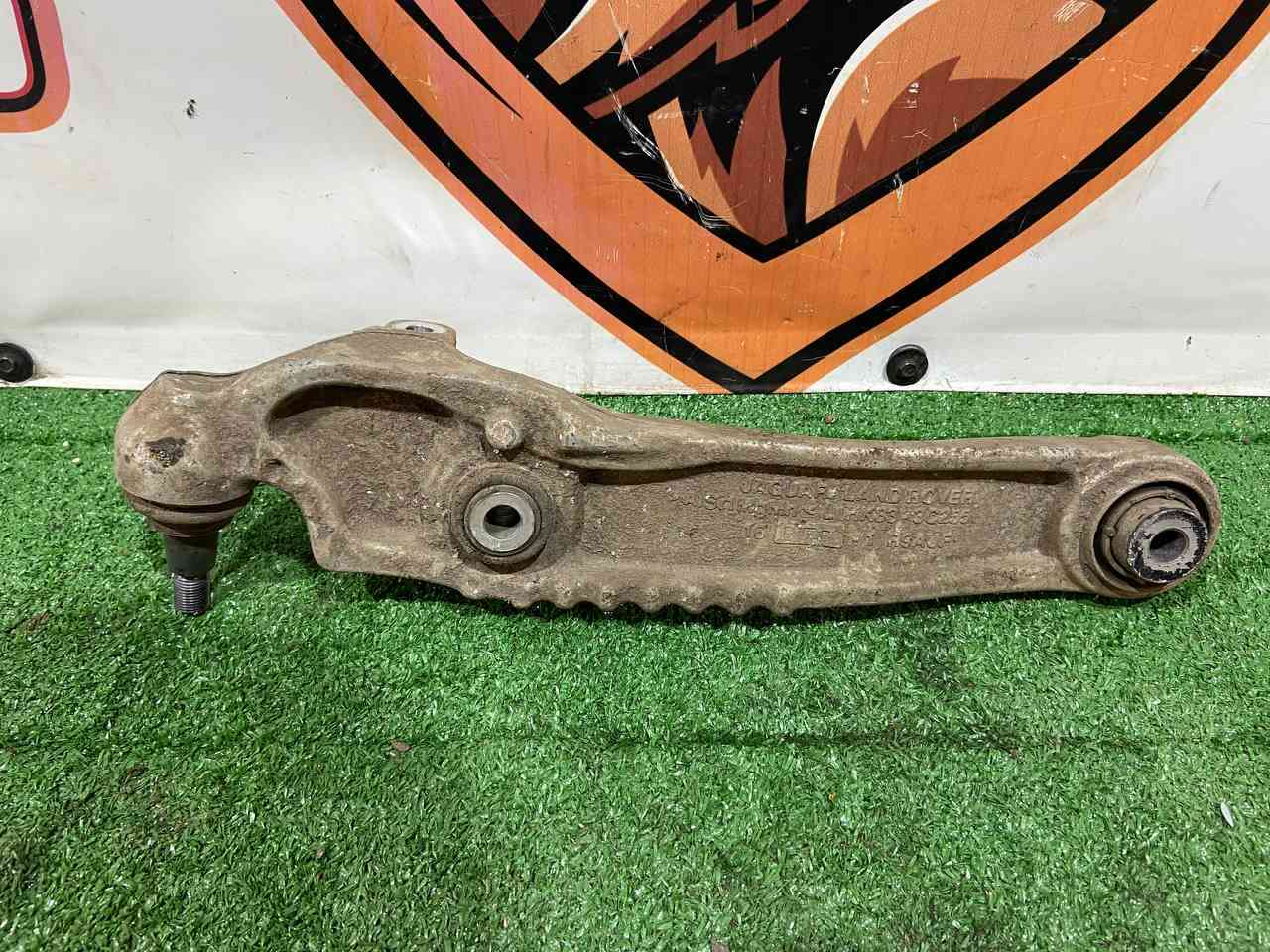 T4A41757 Front left lower rear lever Jaguar F-Pace X761 (2017-) Used cost 150 € in stock 2 pcs.