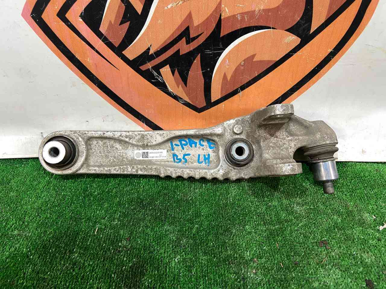 T4A41757 Front left lower rear lever Jaguar F-Pace X761 (2017-) Used cost 150 € in stock 2 pcs.