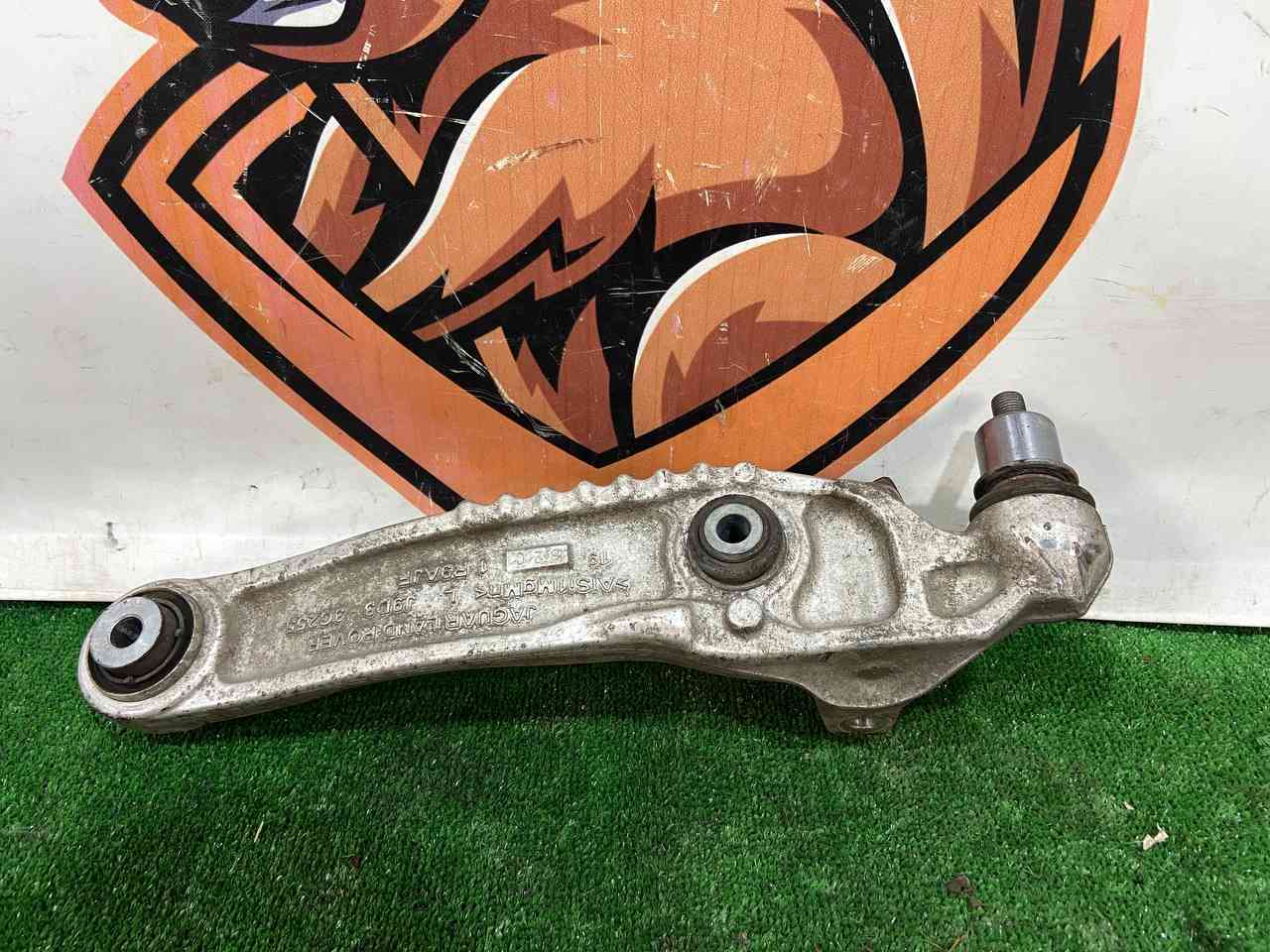 T4A41757 Front left lower rear lever Jaguar F-Pace X761 (2017-) Used cost 150 € in stock 2 pcs.