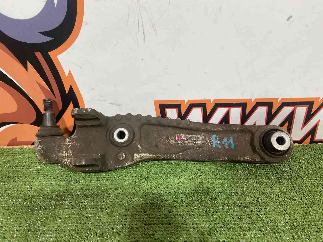 T4A41757 Front left lower rear lever Jaguar F-Pace X761 (2017-) Used cost 150 € in stock 2 pcs.