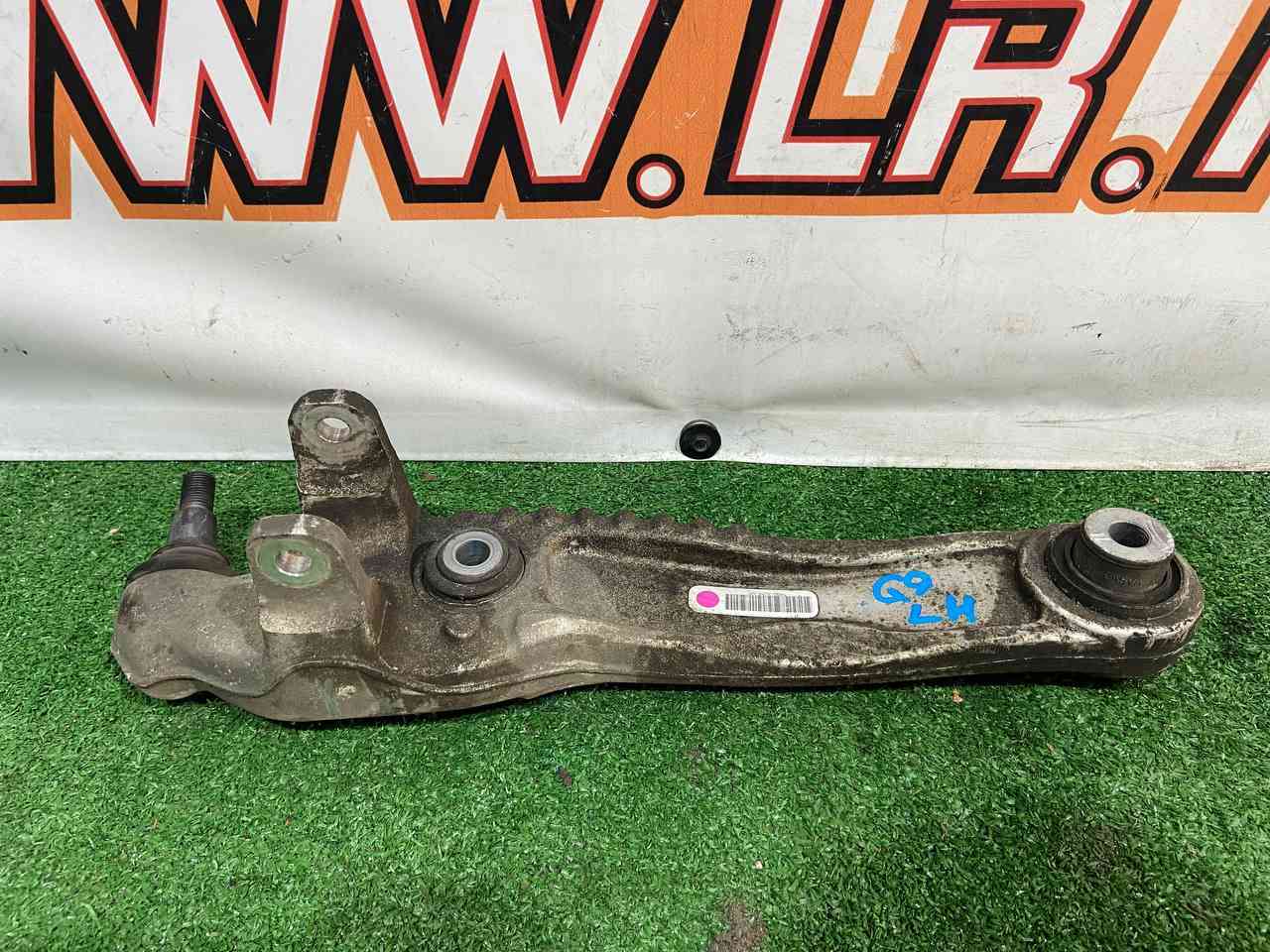 T4A41757 Front left lower rear lever Jaguar F-Pace X761 (2017-) Used cost 150 € in stock 2 pcs.