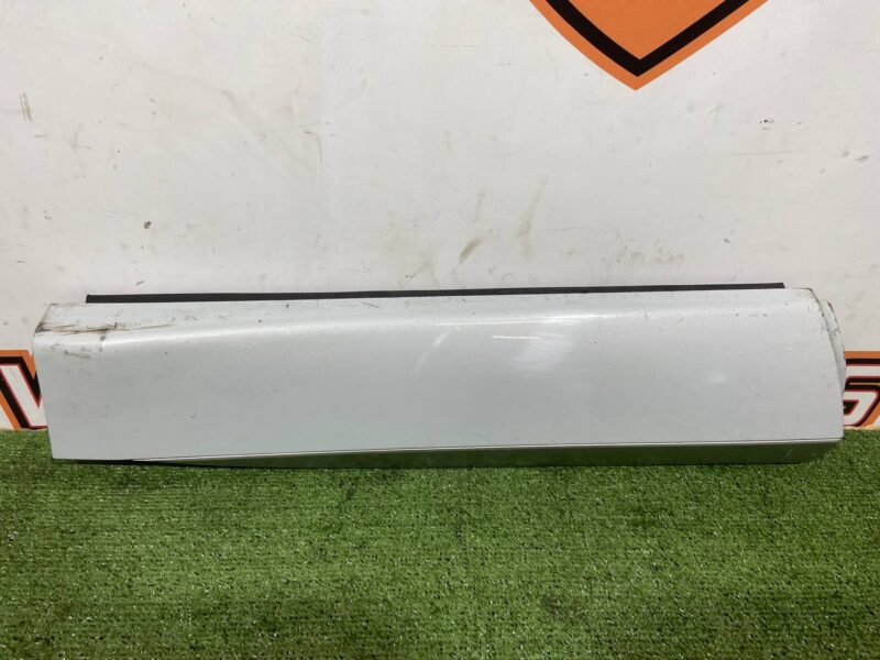T4A44004LML Rear left door molding Jaguar F-Pace X761 (2017-) used cost 50 € in stock 1 pcs.