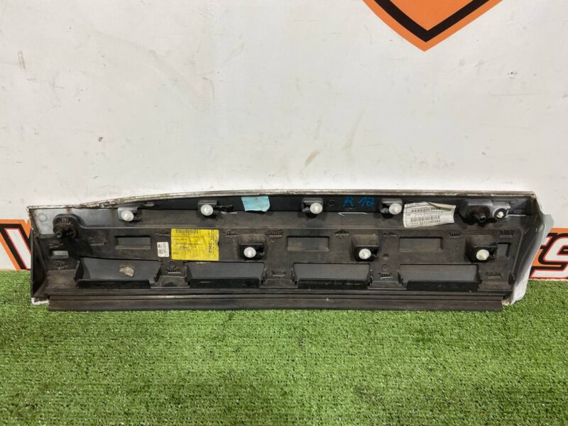T4A44004LML Rear left door molding Jaguar F-Pace X761 (2017-) used cost 50 € in stock 1 pcs.