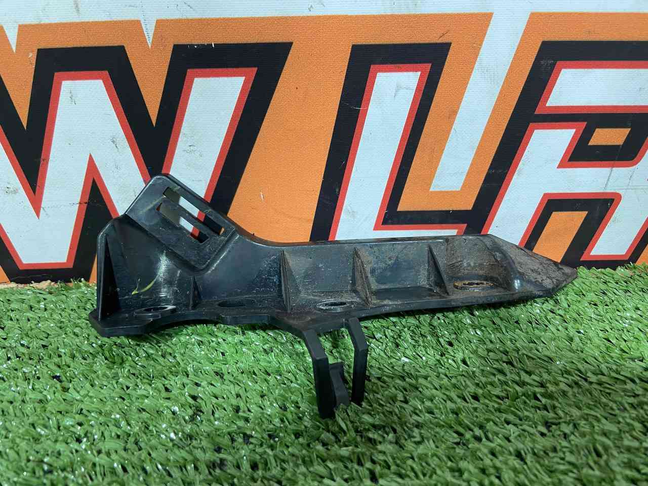 T4A6236 Left front bumper mounting bracket Jaguar F-Pace X761 (2017-) Used - Image 17