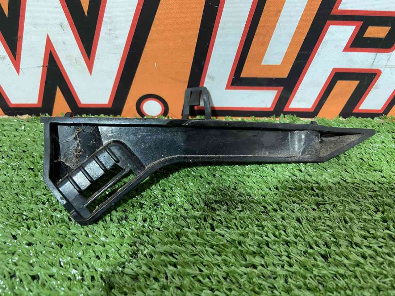 T4A6236 Left front bumper mounting bracket Jaguar F-Pace X761 (2017-) Used - Image 18