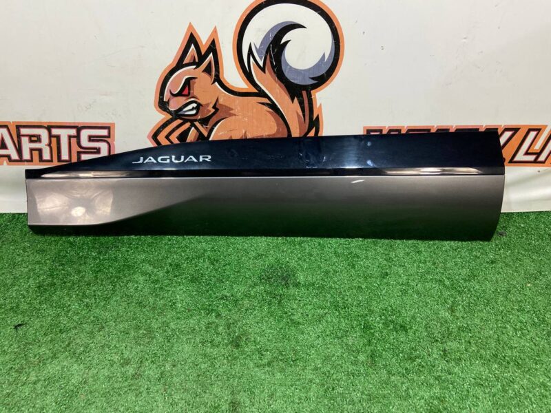 T4K10128LML Front left lower door molding Jaguar I-Pace X590 (2018-) Used cost 150 € in stock 7 pcs.