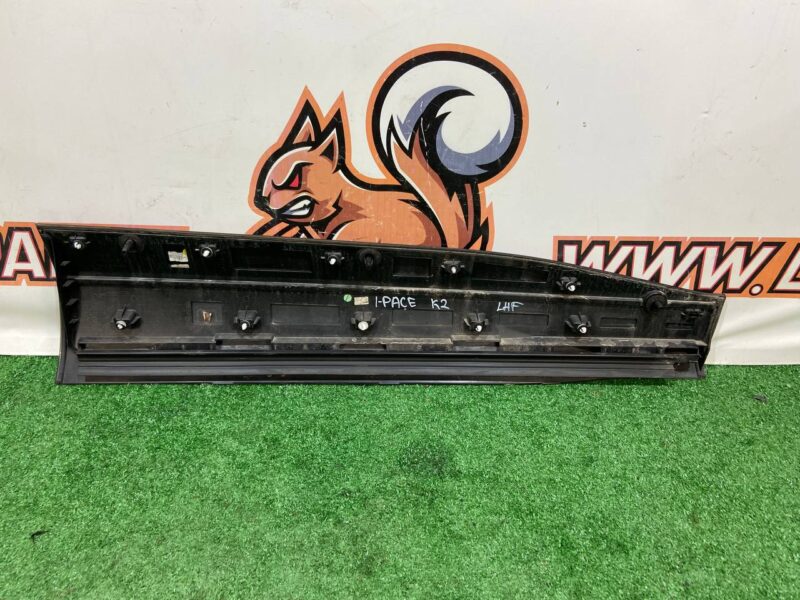 T4K10128LML Front left lower door molding Jaguar I-Pace X590 (2018-) Used cost 150 € in stock 7 pcs.