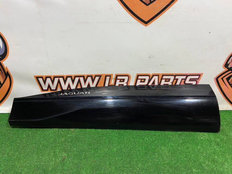 T4K10128LML Front left lower door molding Jaguar I-Pace X590 (2018-) Used cost 150 € in stock 7 pcs.