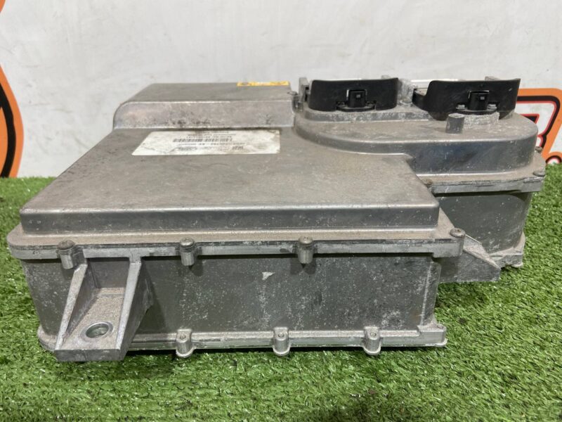 T4K10173 Battery charger for used Jaguar I-Pace X590 (2018-) cost 1 700 € in stock 1 pcs.