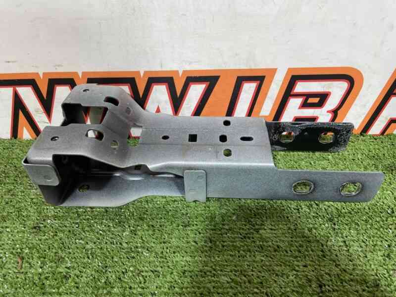 T4K10290 Front panel bracket right Jaguar I-Pace X590 (2018-) Used cost 65 € in stock 4 pcs.