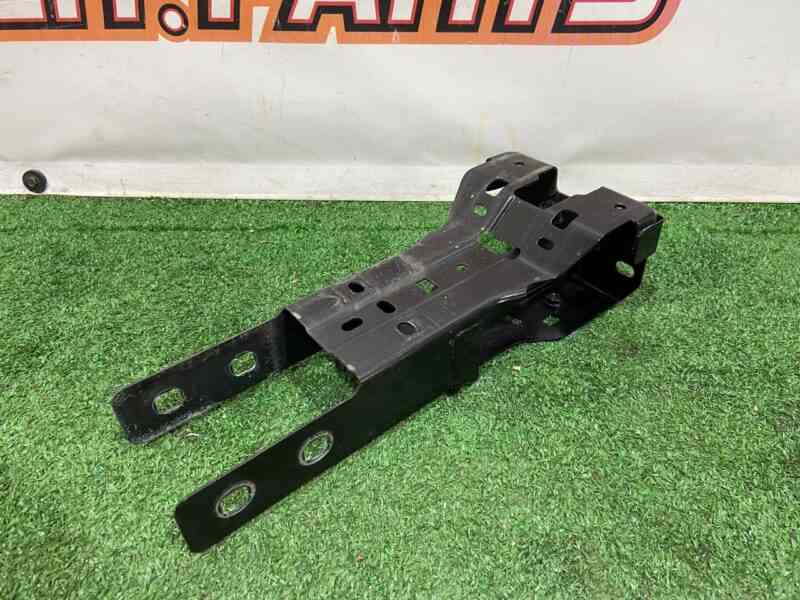 T4K10290 Front panel bracket right Jaguar I-Pace X590 (2018-) Used cost 65 € in stock 4 pcs.