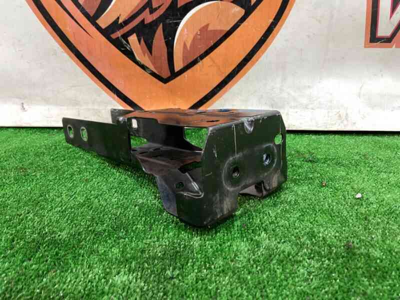T4K10290 Front panel bracket right Jaguar I-Pace X590 (2018-) Used cost 65 € in stock 4 pcs.