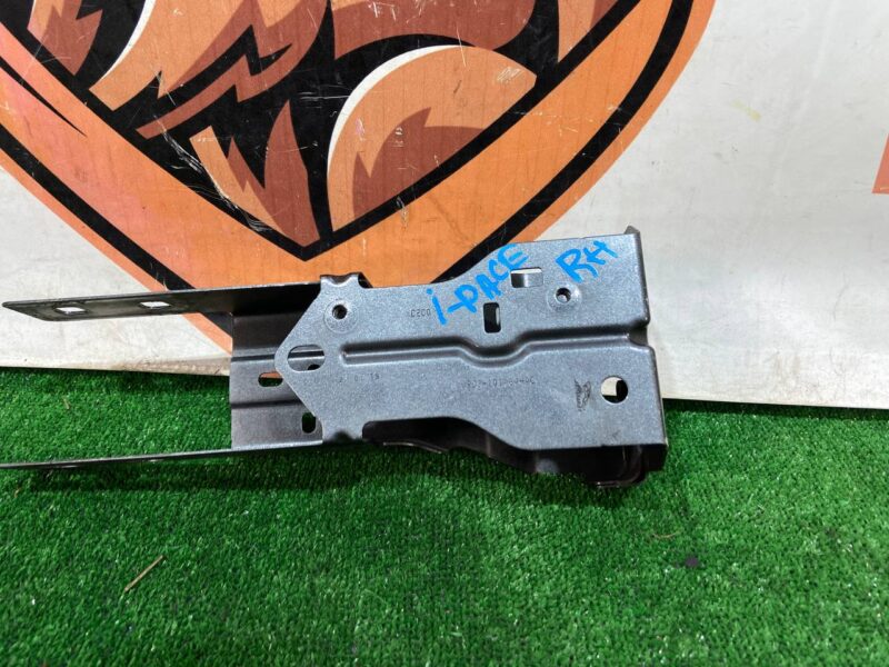 T4K10290 Front panel bracket right Jaguar I-Pace X590 (2018-) Used cost 65 € in stock 4 pcs.