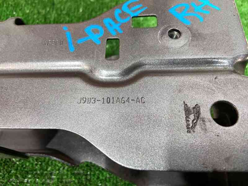 T4K10290 Front panel bracket right Jaguar I-Pace X590 (2018-) Used cost 65 € in stock 4 pcs.