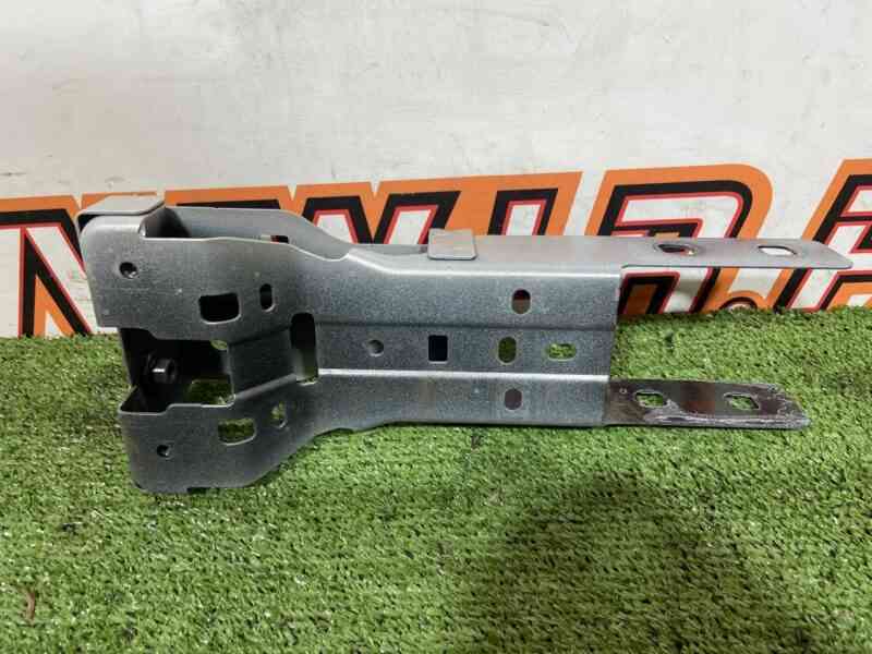 T4K10290 Front panel bracket right Jaguar I-Pace X590 (2018-) Used cost 65 € in stock 4 pcs.